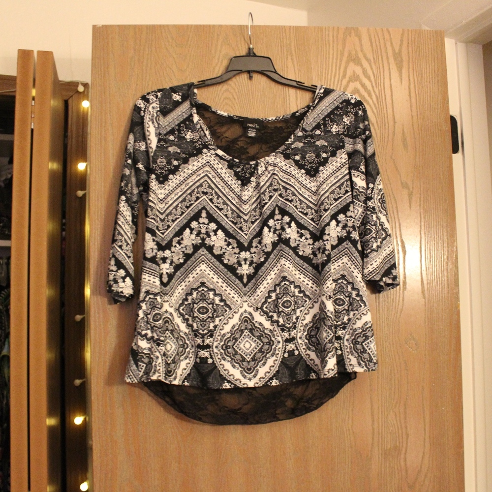 Black/white shirt